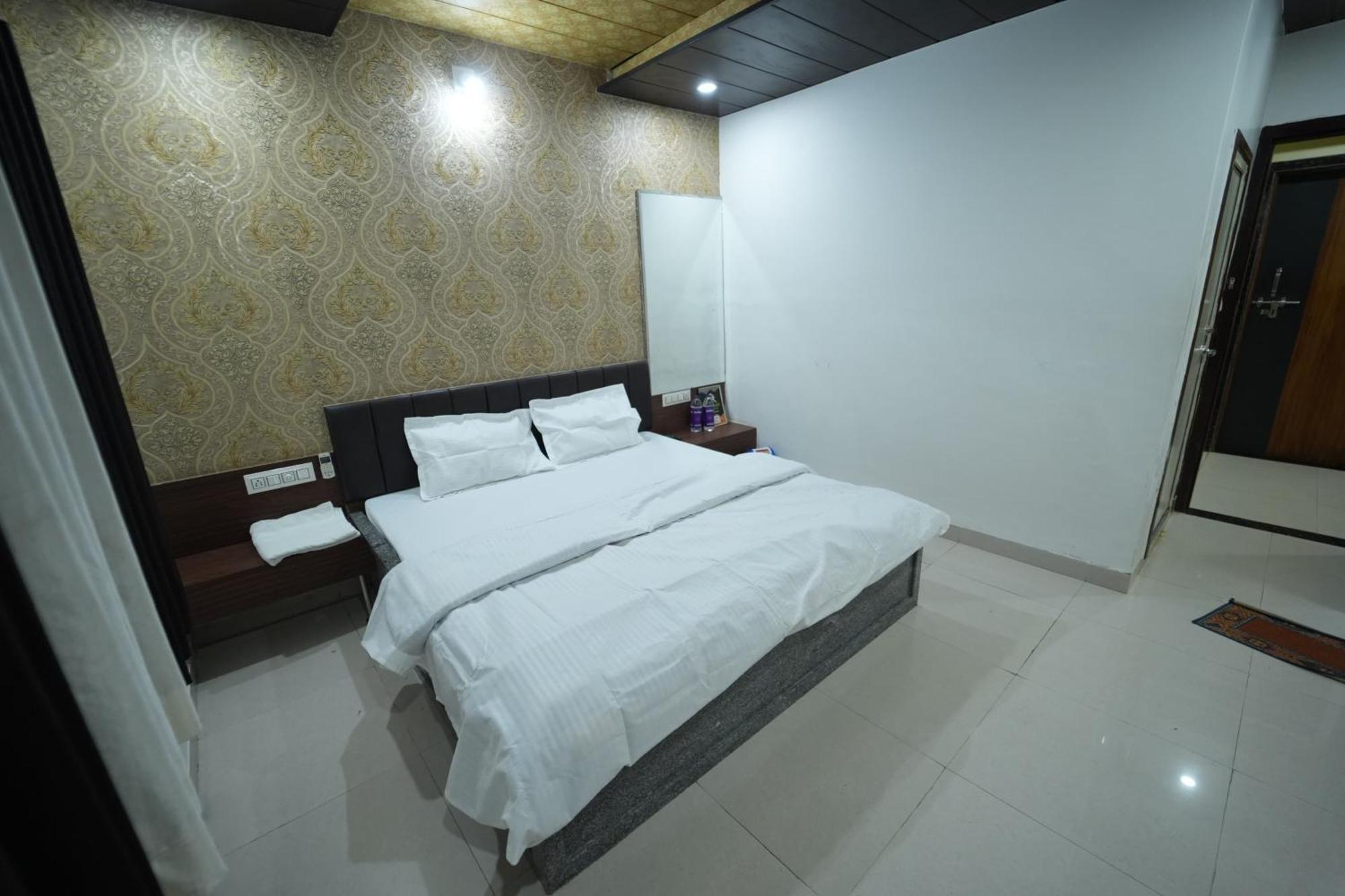 Hotel Pawar Palace And Restaurant Kelwa  Bagian luar foto