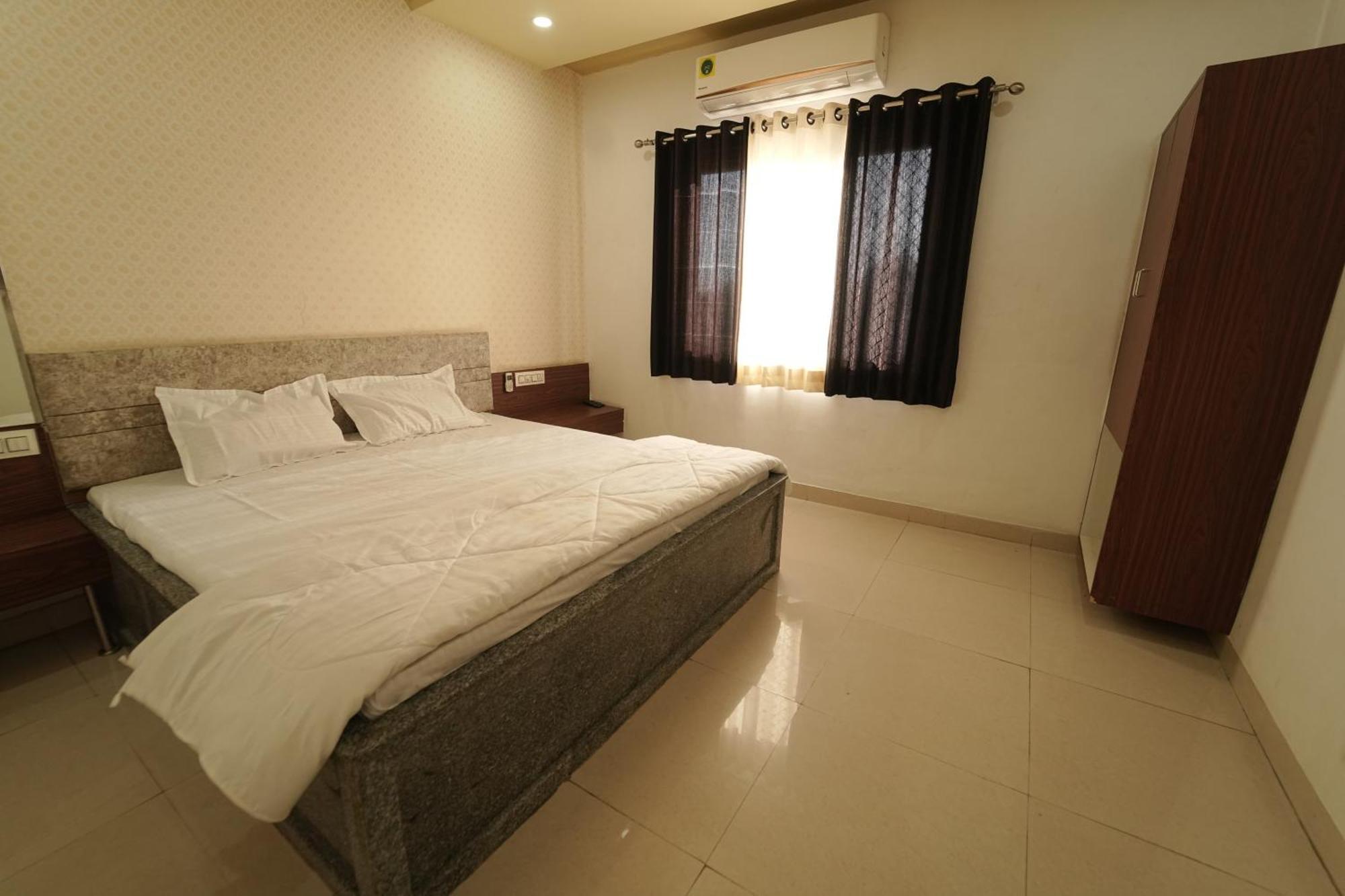 Hotel Pawar Palace And Restaurant Kelwa  Bagian luar foto
