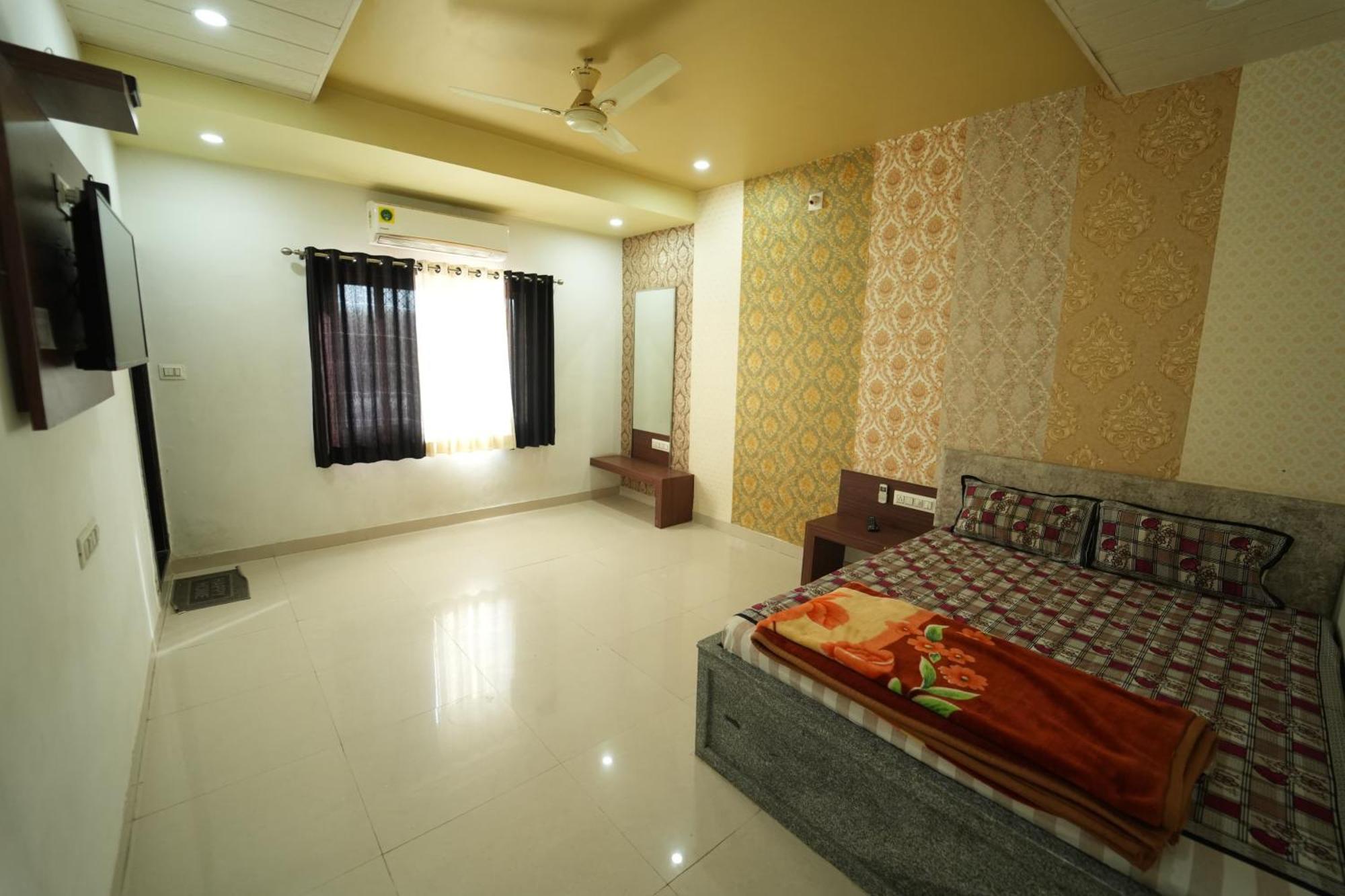 Hotel Pawar Palace And Restaurant Kelwa  Bagian luar foto