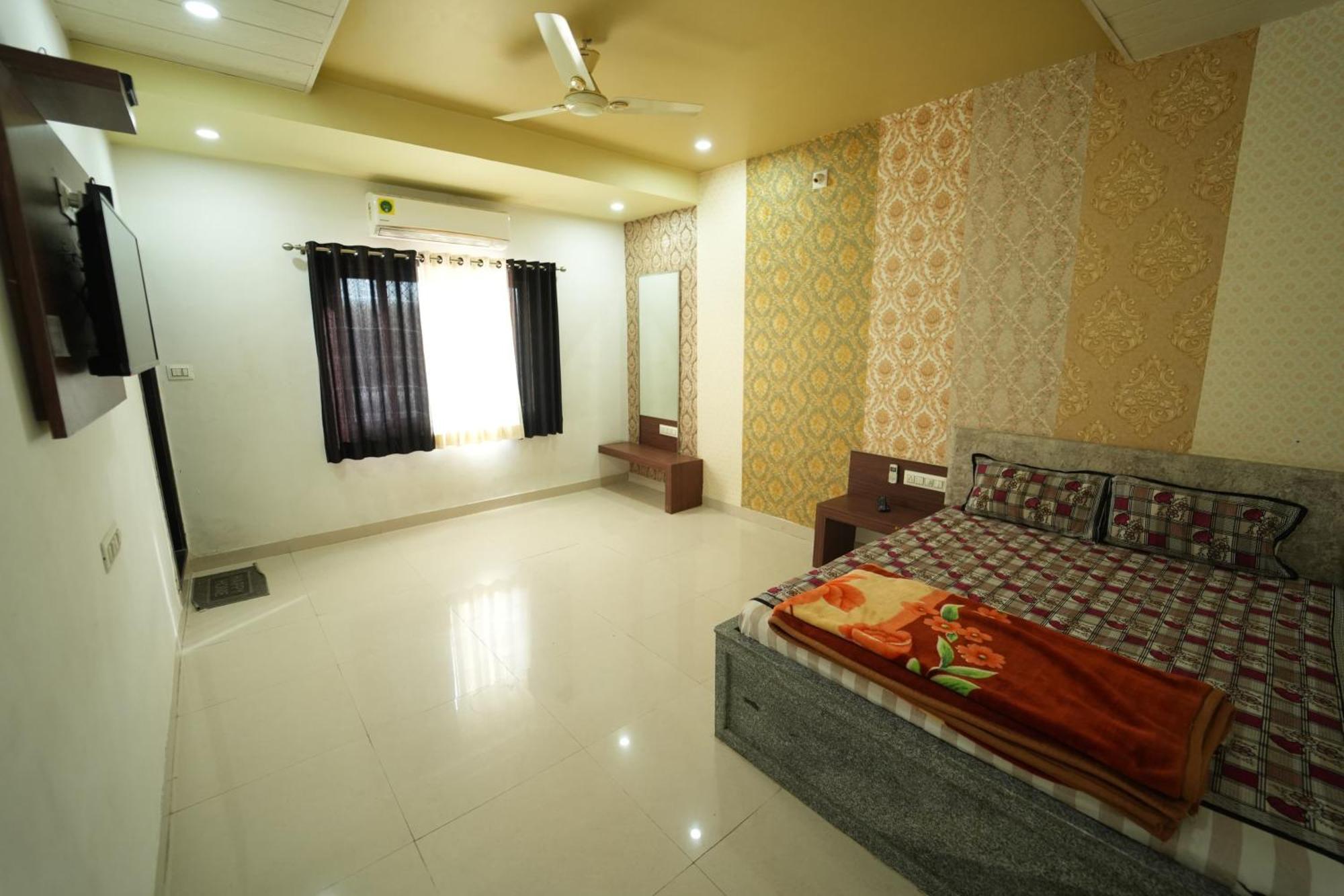 Hotel Pawar Palace And Restaurant Kelwa  Bagian luar foto